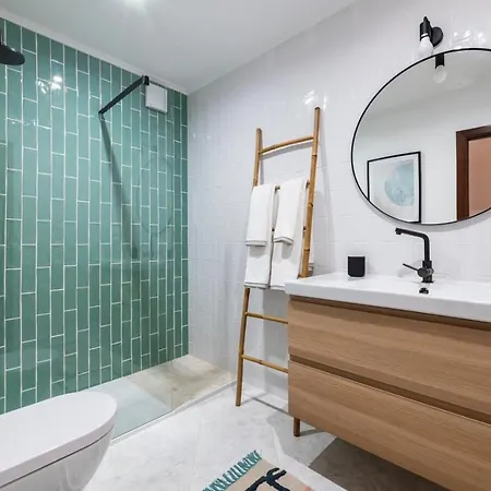 Flat With Ac, Wifi, Netflix, Balcony - 3 Min From The Beach * Armacao de Pera