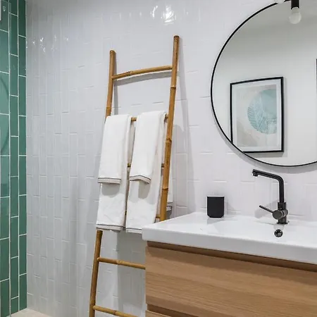 Flat With Ac, Wifi, Netflix, Balcony - 3 Min From The Beach *
