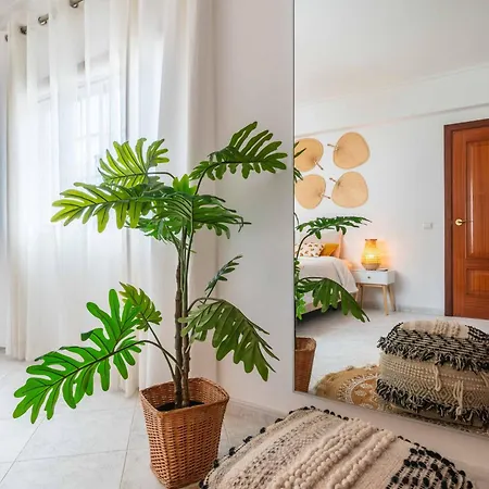 Flat With Ac, Wifi, Netflix, Balcony - 3 Min From The Beach Armacao de Pera