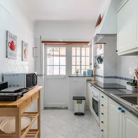 Apartment Flat With Ac, Wifi, Netflix, Balcony - 3 Min From The Beach Armacao de Pera