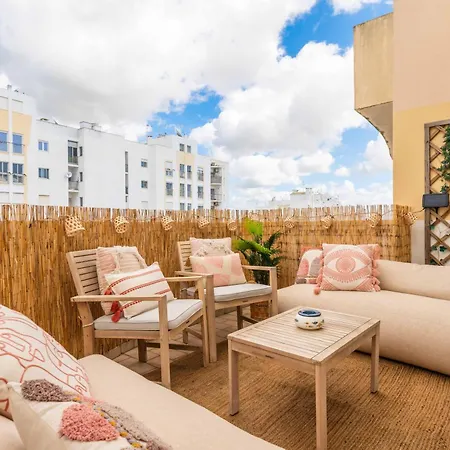 Flat With Ac, Wifi, Netflix, Balcony - 3 Min From The Beach * Armacao de Pera