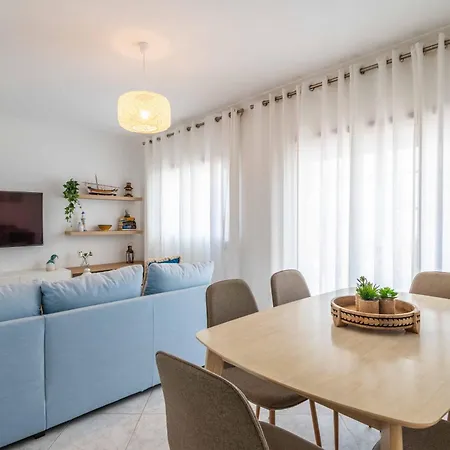 Flat With Ac, Wifi, Netflix, Balcony - 3 Min From The Beach דירה