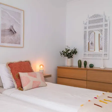 Flat With Ac, Wifi, Netflix, Balcony - 3 Min From The Beach * Armação de Pêra